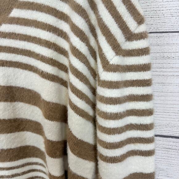 Ava & Viv Plus Size Cream & Tan Striped V-Neck Oversized Sweater Size 1X - Picture 8 of 9